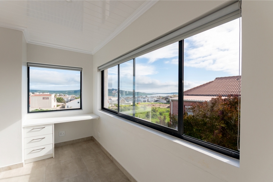 6 Bedroom Property for Sale in Myburgh Park Western Cape